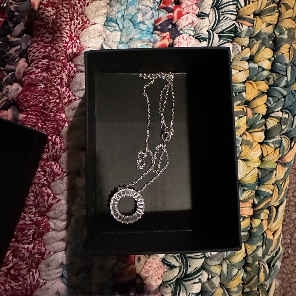 Zales beautiful never worn Silver necklace